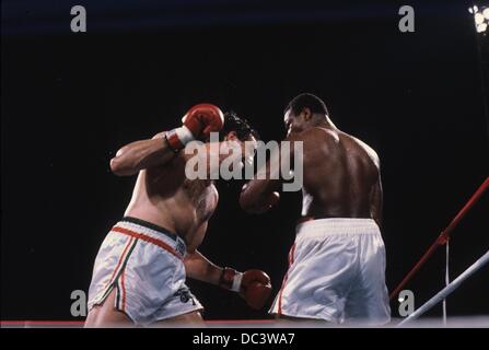 LARRY HOLMES VS Gerry Cooney fight.29438.(Credit Image: © Herb ...