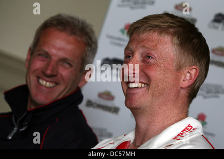 Lancashire County Cricket Club photocall April 6th 2009. Press conference. Glenn Chapple (R) and Peter Moores Stock Photo