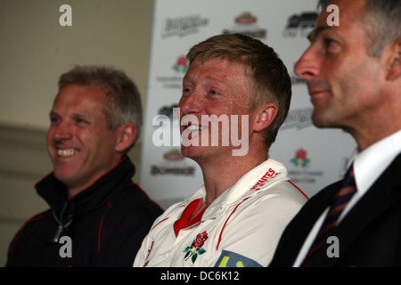 Lancashire County Cricket Club photocall April 6th 2009. Press conference. L-R Peter Moores, Glen Chapple and Mike Watkinson Stock Photo
