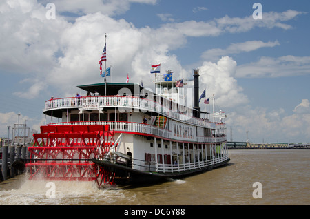 Louisiana, New Orleans. Mississippi River, typical sight-seeing paddlewheel steamer riverboat,'Natchez'. Stock Photo