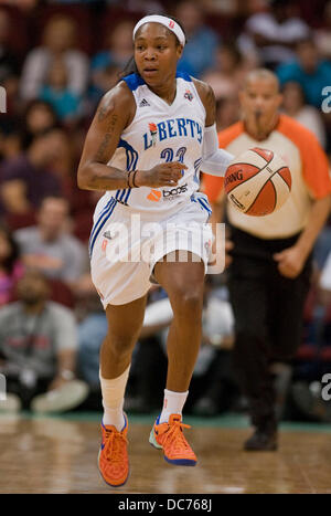 aug 10 2013 newark new jersey us libertys guard cappie pondexter 23 dc768j