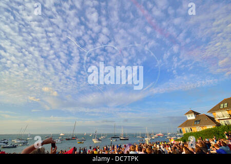 Aberdeen Asset Management Cowes Week ,Cowes. Isle of Wight  UK After a good days sailing the Red Arrows perform a spectacular display in a mackerel sky that bodes well for fine windy weather for tomorrow, Saturday, the final day of Cowes Week. The Fastnet Race starts from Cowes on Sunday Gary Blake/Alamy Credit:  Gary Blake/Alamy Live News Stock Photo