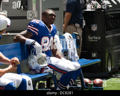 Buffalo Bills wide receiver Terrell Owens tucks the ball away after making  the catch during Sunday's training camp at St. John Fisher College in  Rochester, NY. (Credit Image: © Michael Johnson/Southcreek  Global/ZUMApress.com