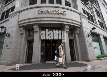 Gucci owner meets Lotte, Shinsegae heads