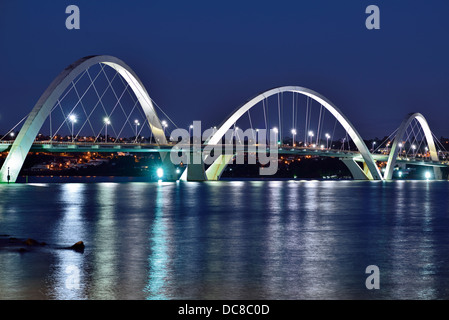 Brazil, Brasilia: Jucelino-Kubitschek-Bridge over lake Paranoá bei night Stock Photo