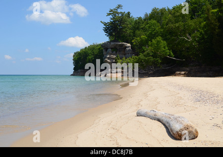 Beach at Lake Superior - Chapel Rock and Beach at Pictured Rocks National Lakeshore on Lake Superior, Michigan, USA Stock Photo