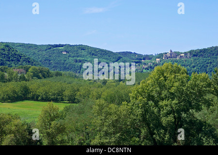 'Périgord Noir'. As seen from La Roque-Gageac, the walnut groves, the forest, the village and the Château de Castelnaud. Stock Photo