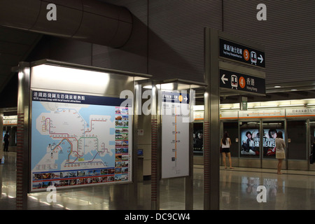 Waiting for a train at Kowloon MTR platform Stock Photo