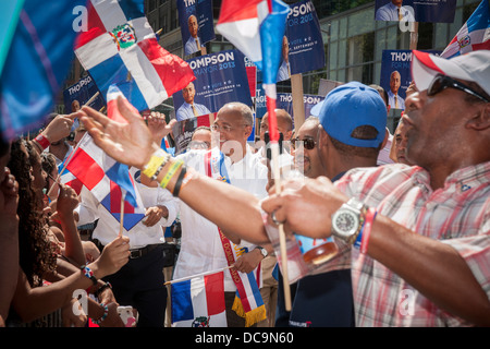 NYC Mayoral candidate William Thompson campaigns in the Dominican Day Parade in New York Stock Photo