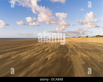 dh Ninety Mile Beach AHIPARA NEW ZEALAND Wind blowing sand storm beach dunes car coastal road northland