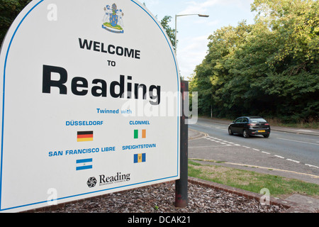 Sign welcoming visitors to the town of Reading , Berkshire, England, UK with twinned towns listed Stock Photo