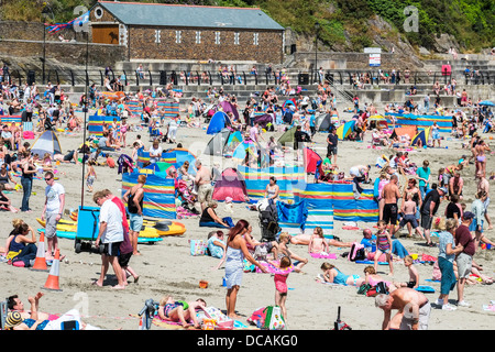 Holidaymakers On Looe Beach Stock Photo Alamy