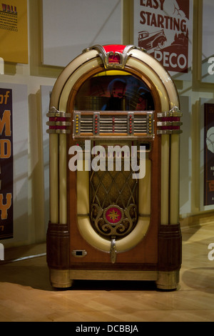 1947 Wurlitzer jukebox model 1015 on display at Country Music Hall