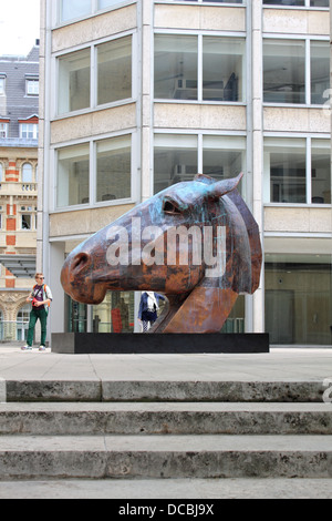 Bronze horse head by sculptor Nic Fiddian-Green in Economist Plaza, 25 St James's Street, SW1 London England. Stock Photo