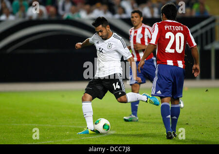 Kaiserslautern, Germany. 14th Aug, 2013. Germany's Ilkay Gündogan (L) shots the 1:2 during the soccer match between Germany and Paraguay, Fritz Walter stadium in Kaiserslautern on August 14, 2013. © dpa picture alliance/Alamy Live News Stock Photo