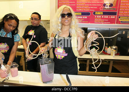 Chris Walton aka 'The Dutchess' creates her signature shake called 'Live and Let Live' at Millions Of Milkshakes in West Hollywood with proceeds benefiting StopCyberBullying.org.  The Dutchess has just come off a media blitz from her launching the Guinness Book Of World Records 2012 edition for her entry of the Longest Fingernails (Female) in the world. The Dutchess nails are nearl Stock Photo