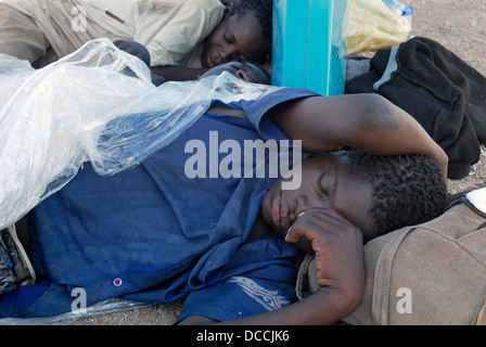 South Africa Limpopo Province Musina/Beit Bridge 9 January 2009 Influx Zimbabwians into South Africa Zimbabwe children Stock Photo