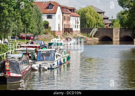 Boats moored next to the River Severn lock on the River Avon at Tewkesbury, Gloucestershire Stock Photo