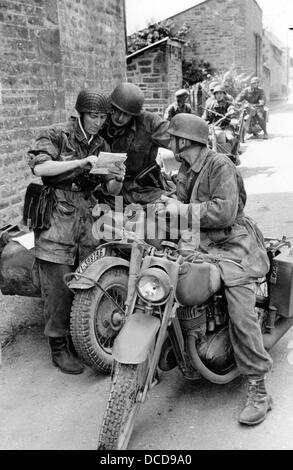Motorcycle riflemen of the German Wehrmacht are pictured on duty on the Western Front in the Normandy, France, in July 1944. Fotoarchiv für Zeitgeschichte Stock Photo