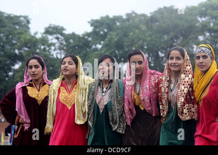 Srinagar, Kashmir, India. 15th Aug, 2013. Kashmiri Muslim school girl dressed in traditional outfits sing during celebrations marking 67 India's Independence Day at Bakshi Stadium in Srinagar, the summer capital of Indian Kashmir.on 15/8/2013 A strike, sponsored by both hardline and moderate factions of the Kashmiri's main separatist alliance, cleared the streets of the summer capital Srinagar and shut all shops and businesses, Cell phone and mobile Internet services were shut across the state while the functions were in progress. Credit:  ZUMA Press, Inc./Alamy Live News Stock Photo