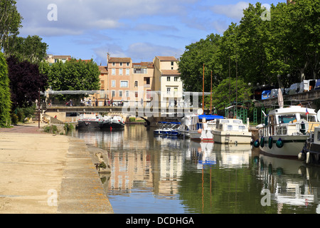 Merchant bridge and Roubine canal in Narbonne, Languedoc Roussillon, France Stock Photo