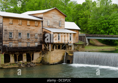 Tennessee, Hurricane Mills, Loretta Lynn Ranch. Hurricane Mills mill and dam, c. 1896, restored by the Lynn family. Stock Photo