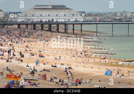 Eastbourne, Sussex, England. 15th Aug, 2013. Spectators line the beachfront on the opening day of the airshow Credit:  Malcolm Park/Alamy Live News Stock Photo