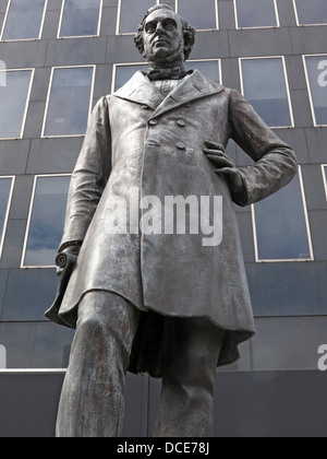 Robert Stephenson statue outside Euston Station London, England Stock Photo