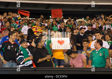 East Rutherford, New Jersey, USA. 14th Aug, 2013. August 14, 2013: Mexico soccer fans smile and laugh as a pretty blond holds up a sign for Ivory Coast National Team forward Didier Drogba (11) during the International friendly match between Mexico and Ivory Coast at Met Life Stadium, East Rutherford, NJ. Mexico defeated Ivory Coast 4-1. © csm/Alamy Live News Stock Photo