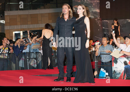 July 29, 2013, Tokyo, Japan: American actors Brad Pitt and Angelina Jolie visit Japan on the 29th of July to promote Pitt's new zombie movie World War Z. It is their first visit to Japan since late 2011. Hundreds of fans where cheering the Brangelinas walking the Red Carpet for the World War Z Movie Premiere in Tokyo. Angelina Jolie is wearing a Yves Saint Laurent dress. (Photo by Michael Steinebach/AFLO) Stock Photo