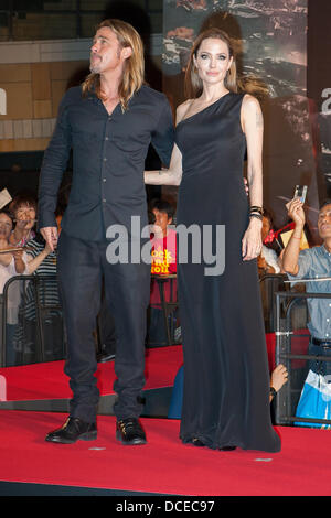 July 29, 2013, Tokyo, Japan: American actors Brad Pitt and Angelina Jolie visit Japan on the 29th of July to promote Pitt's new zombie movie World War Z. It is their first visit to Japan since late 2011. Hundreds of fans where cheering the Brangelinas walking the Red Carpet for the World War Z Movie Premiere in Tokyo. Angelina Jolie is wearing a Yves Saint Laurent dress. (Photo by Michael Steinebach/AFLO) Stock Photo