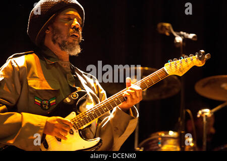 Islington, London, UK. 14th Aug, 2013. Blach Uhuru and the Resonators at Islington Assembly Hal Credit: © Alessio Paratore/Alamy Live News  Stock Photo