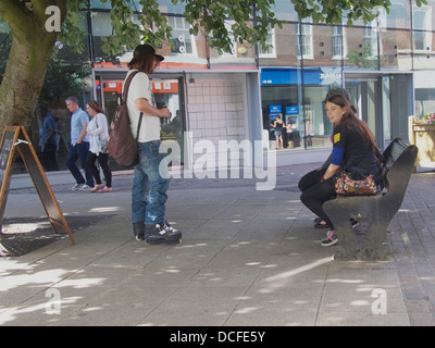 Altrincham : Market Town since 1290: Talking in the shade Stock Photo