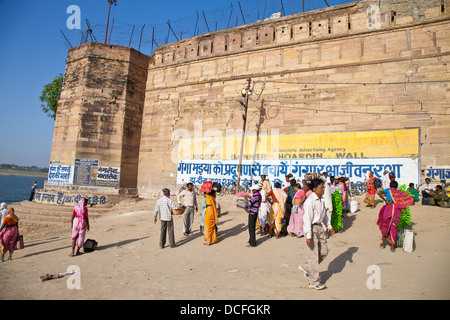 Fort at the confluence of sacred rivers Ganga and Yamuna at Allahabad, Uttar Pradesh, India. Stock Photo
