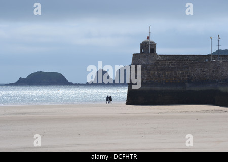 Saundersfoot Beach Pembrokeshire, Wales, in Early June. Quiet beach popular with dog walkers, families and couples Stock Photo