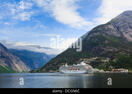 Cruise ship moored in Eidfjorden fjord at the end of Hardangerfjorden. Eidfjord, Hardanger, Hordaland, Norway, Scandinavia Stock Photo