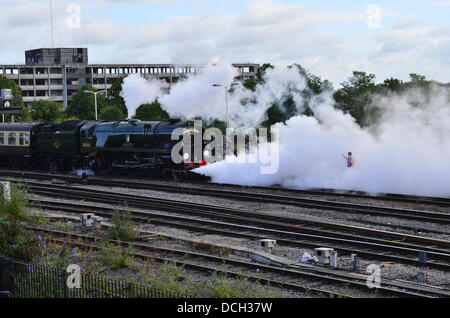 Bristol, UK, August 17th. The Torbay Express Steam Train seen leaving Templemeads railway station Bristol Credit:  Robert Timoney/Alamy Live News Stock Photo