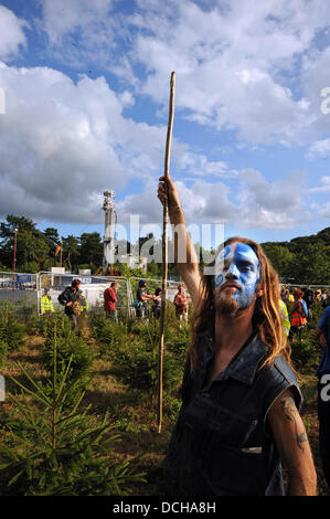 Balcombe, West Sussex, UK. 18th August 2013. Anti Fracking protesters manage to form a ring around the Cuadrilla drilling site Stock Photo