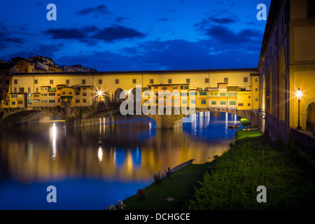 The river Arno and Ponte Vecchio bridge in Firenze (Florence), Italy. Stock Photo