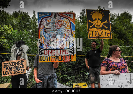 Balcombe, West Sussex, UK. 18th Aug, 2013. Balcombe, West Sussex, UK. 18th Aug, 2013. Environmentalists line the protest parade route to Cuadrilla drilling site with placards and signs. © David Burr/Alamy Live News Stock Photo