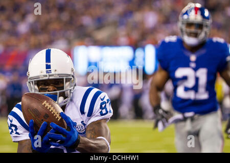 East Rutherford, New Jersey, USA. 19th Aug, 2013. August 18, 2013: Indianapolis Colts wide receiver Reggie Wayne (87) catches the ball for a touchdown as New York Giants safety Ryan Mundy (21) looks on during the NFL preseason game between the Indianapolis Colts and the New York Giants at MetLife Stadium in East Rutherford, New Jersey. (Christopher Szagola/Cal Sport Media) Credit:  csm/Alamy Live News Stock Photo