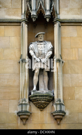 Statue of King Henry VIII. King's College, University of Cambridge. Cambridgeshire, England, United Kingdom, Europe. Stock Photo