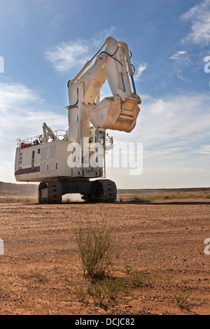 Bucyrus Caterpillar hydraulic excavator digger moving to new working position on a gold mining site in Mauritania, NW Africa Stock Photo