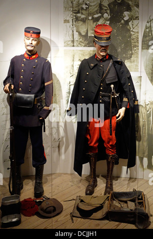 Uniforms of First World War One Belgian soldier and French officer in the Memorial Museum Passchendaele 1917, Zonnebeke, Belgium Stock Photo