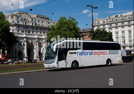 A National Express Volvo B9R with Caetano Levante bodywork passes Marble Arch as it starts its journey to Bradford Stock Photo