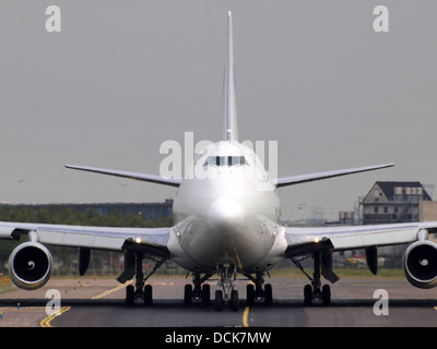 EK74799 Saudi Arabian Airlines Boeing 747-281B(SF) - cn 24399 taxiing 14july2013 pic-001 Stock Photo