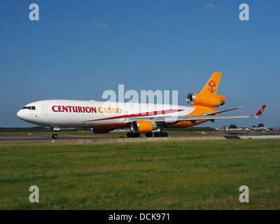 N987AR Centurion Air Cargo McDonnell Douglas MD-11F - cn 48427 taxiing 18july 2013 pic-005 Stock Photo
