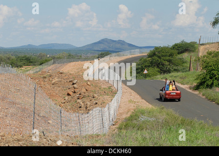 South Africa Limpopo Province Musina/Beit Bridge 9 January 2009 Influx Zimbabwians into South Africa Fencing separating Stock Photo