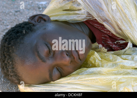 South Africa Limpopo Province Musina/Beit Bridge 9 January 2009 Influx Zimbabwians into South Africa Zimbabwe children Stock Photo