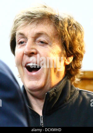 Sir Paul McCartney  outside his house on the day of his wedding London, England - 09.10.11 Stock Photo